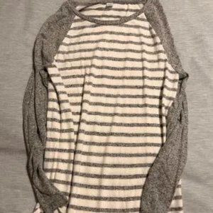 Old Navy Sweater - L